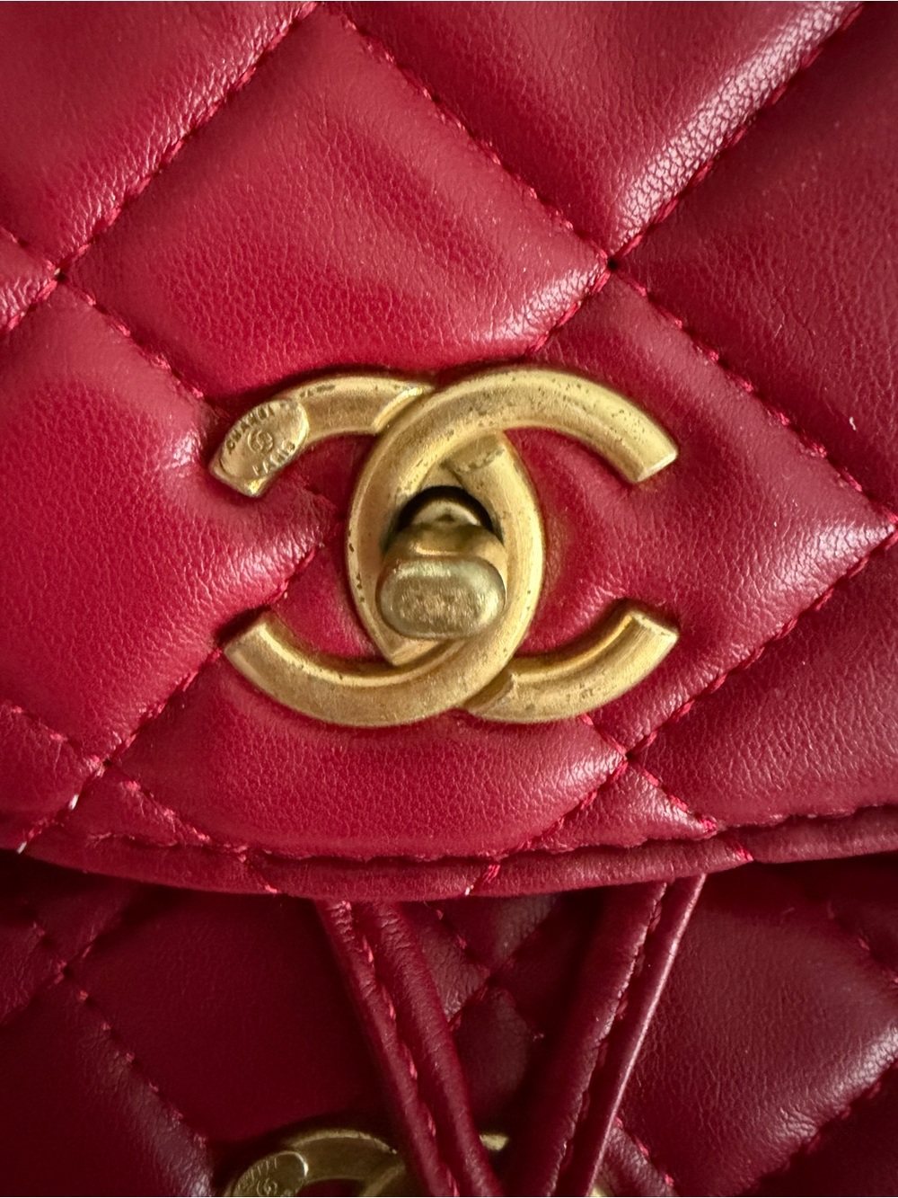 Quilted Red Drawstring Backpack - Picture 3 of 9